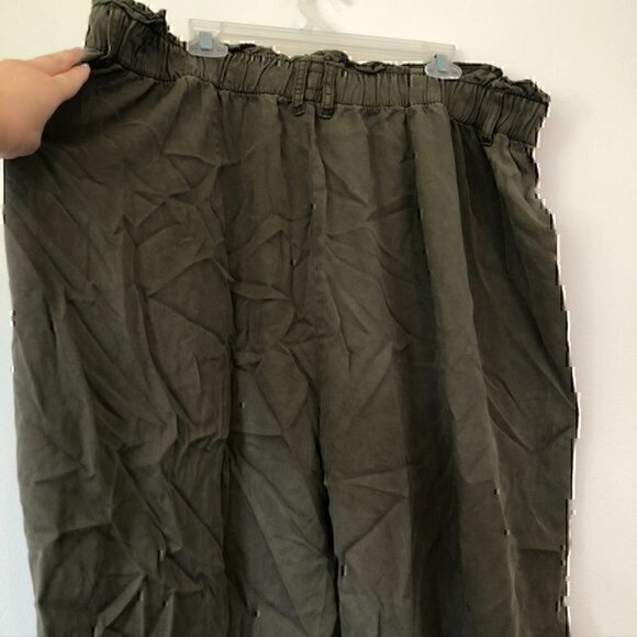TORRID Plus Size Olive Green High Waisted Rise Paper Bag Cropped Ankle Pants 22 - Picture 11 of 11